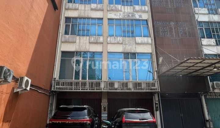 Ruko gandeng Intercon hadap Selatan