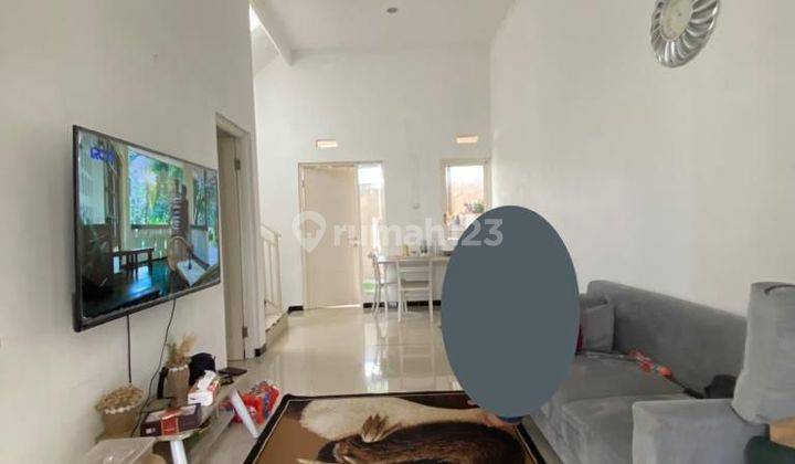 ruang tamu rumah 2 lantai dekat suhat