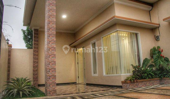 Rumah Villa Bagus Poros di Jl Metro Kota Batu dekat Jatim Park 2