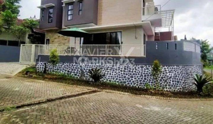 V056 Villa Modern Fully Furnished Dengan Private Pool di Panderman Hill Batu 1