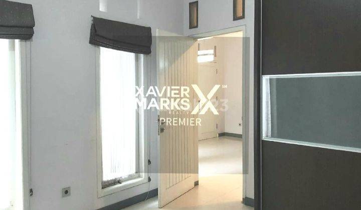 A061 Dijual Rumah Pusat Kota Malang 2 Lantai di Pisang Candi,row Bisa 3 Mobil  7
