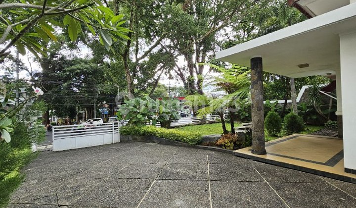 i064 Classic House in the Center of Malang City, Suitable for Business 2