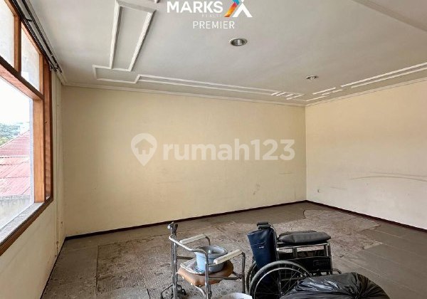 j018 Barang Langkah ! Rumah Strategis Tengah Kota Malang  2