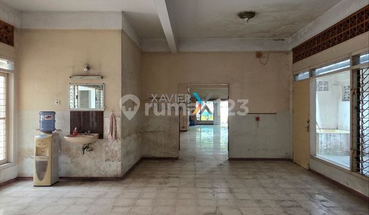 i111 FOR SALE/RENT House in City Center Suitable for Warehouse or Business 2