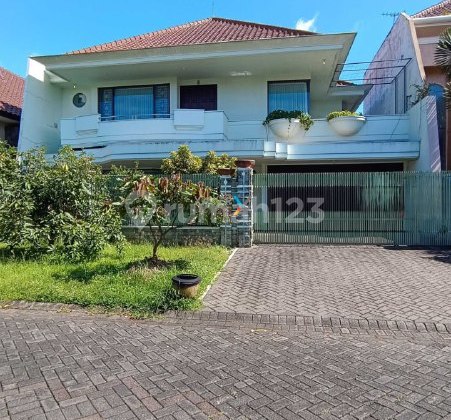 I103 For Sale Well-Maintained Luxury House in Araya Boulevard, Malang 2
