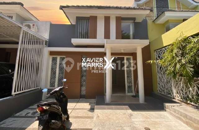 I14 Minimalist House Near Many Public Facilities in a Busy and Lively Area 2