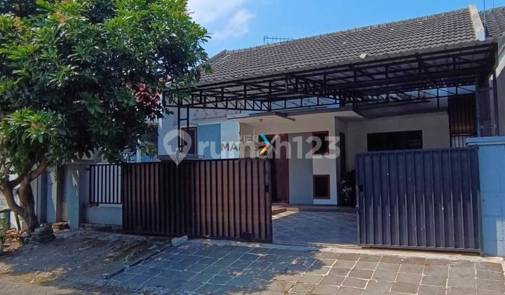 i036 TURUN HARGA ! Rumah Minimalis Terawat Area Golf Perumahan Elite Araya, Malang