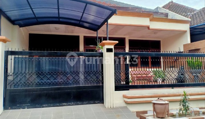 i130 Rumah Terawat Semi Furnish Dekat Dieng Plaza dan MCP Malang 