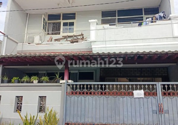 h061 2-Story House near Surabaya City Center, Very Strategic Location 2