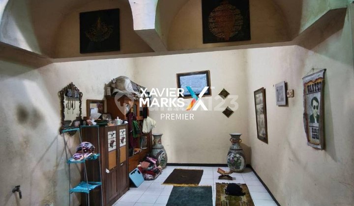 h162 Dijual Rumah Klasik Selangkah dari Araya, Malang 2