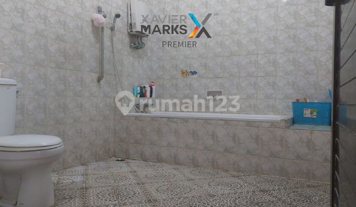 I56 House on Sudirman Road Axis, Rampal, Suitable for Business 2