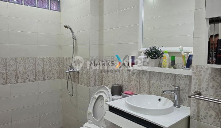 i080 Well-Maintained House in a Strategic Location Close to Many Public Facilities 2