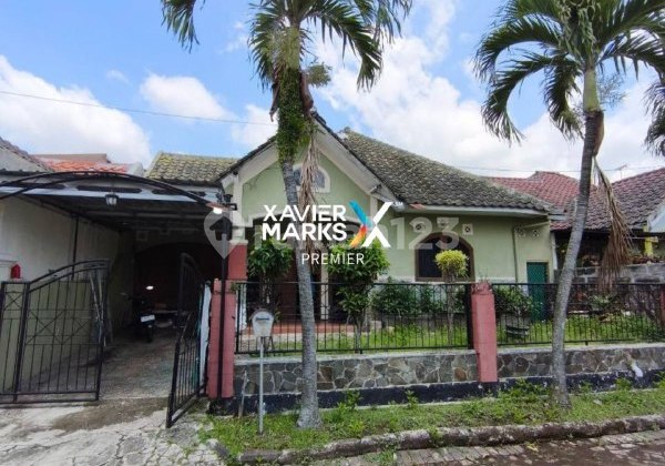 h162 Dijual Rumah Klasik Selangkah dari Araya, Malang 1