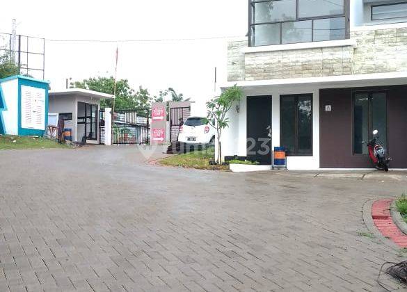 Rumah Nyaman dan Siap Huni di Cluster The Villas, Ciater 2