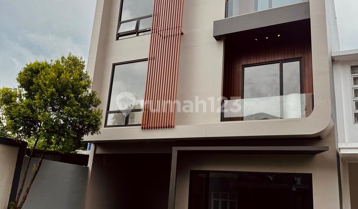 Rumah Bagus 3 Lantai di Cluster The Leiden Ciputat Tangerang Selatan 2