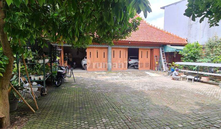 Rumah Bagus dengan Pool di Jagakara Jakarta Selatan 1