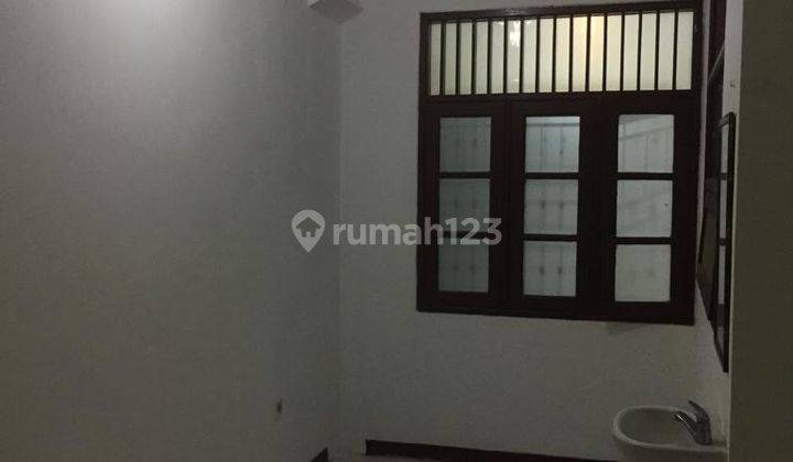 Rumah Nyaman dan Siap Huni di Kawasan Bintaro Sektor 4 2