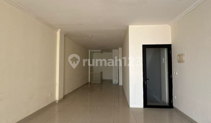 19 Dijual Ruko 4,5X15 di Green Lake, Hadap Dalam