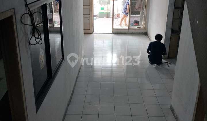 5 V Fl Disewakan Cepat Rumah di Rawa Buaya 8X15 1,5 Lantai 5 V Fl Disewakan Cepat Rumah di Rawa Buaya 8X15 1,5 Lantai