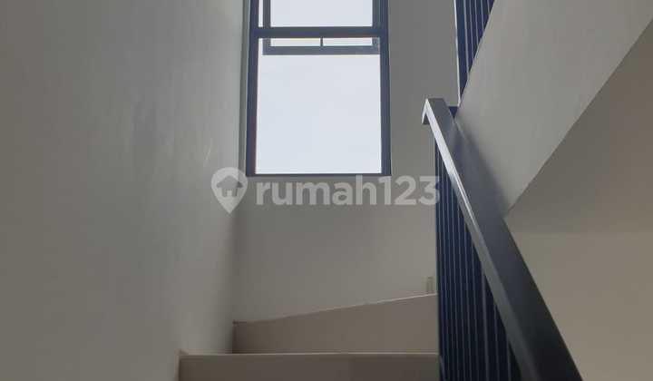 8 V Bt For Sale House in Citra Garden Puri ² LT