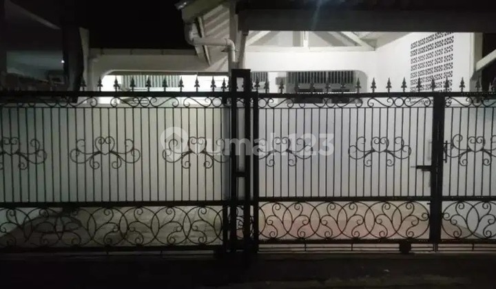V Js Disewakan Rumah 3 Lantai di Duren Village Ciledug 2