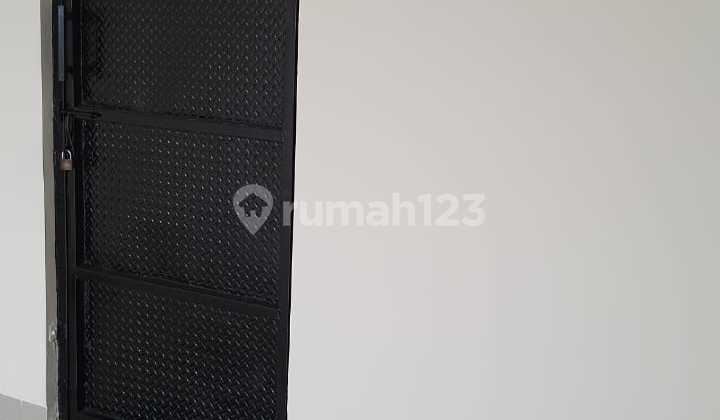 8 V Js for Rent, Green Lake City Shop House, Facing Main Road