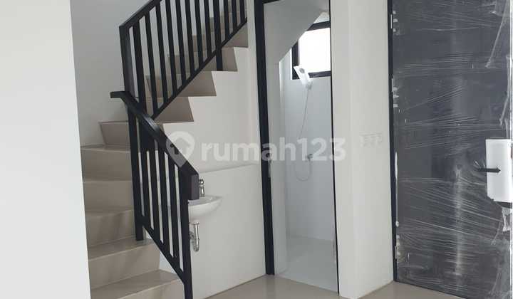 30 V Bt For Sale House in Citra Garden Puri 2 Floors