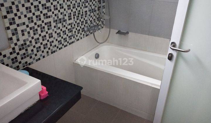 22/06 Disewakan Rumah Daan Mogot Baru depan Taman
 2
