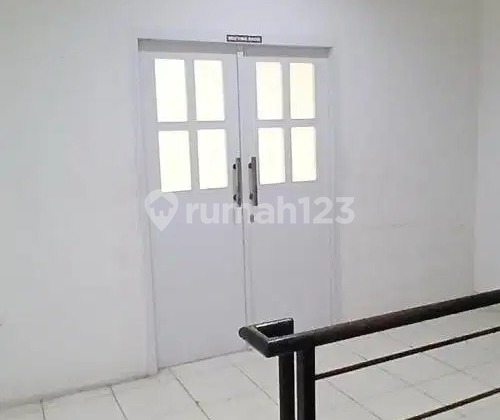 2 V Js Disewakan Ruko 3 Lantai di Ciputat Timur 2 V Js Disewakan Ruko 3 Lantai di Ciputat Timur
