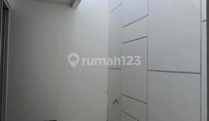 18 V Bt For Sale House in Green Lake City 2 Floors