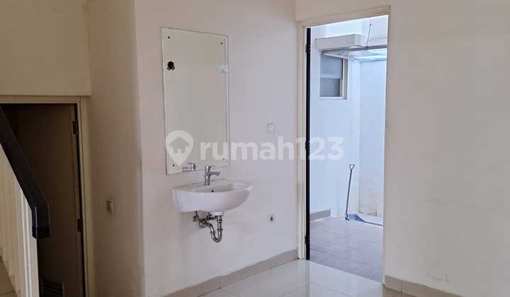 12 V Disewakan Rumah 2 Lantai di Green Lake City