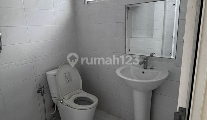 V Lk Disewakan. Rumah. Bagus di Green. Lake City Min 2Th V Lk Disewakan. Rumah. Bagus di Green. Lake City Min 2Th