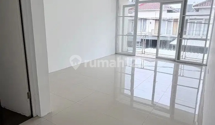23 V Lk Disewakan Cepat Rumah 2 Lantai di Cengkareng