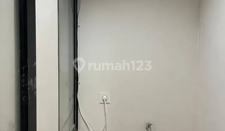 4 V Js Disewakan Green Royal Full Furnished, Bagus Rapi, Lantai 2 2