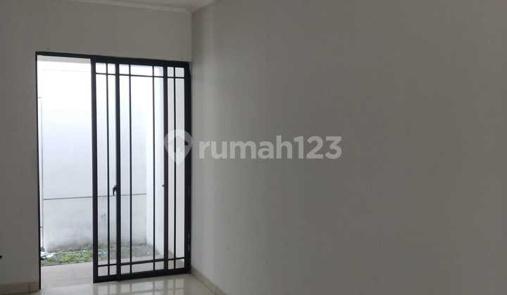 3 V Fl Disewakan Rumah6x15 di Green Lake City Readyy 3 V Fl Disewakan Rumah6x15 di Green Lake City Readyy