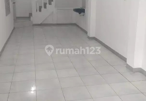 14 V Js Disewakan Rumah 3 Lantai 4 Br SHM 2