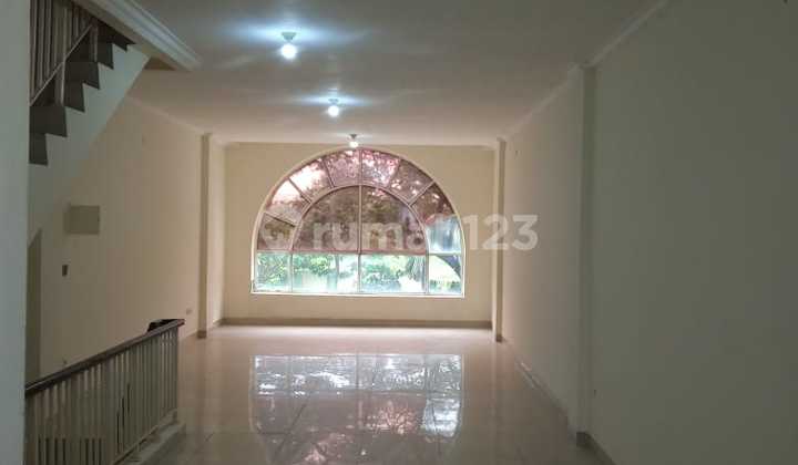 P Fl For Rent Row of 4 Shophouses Facing Road in Green Lake City