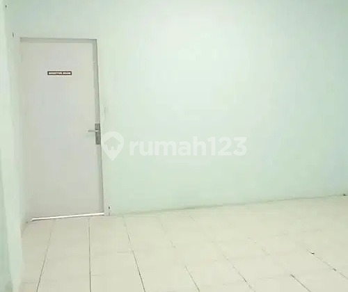 1 V Js For Rent 3-Street Side Shop House in Ciputata 2