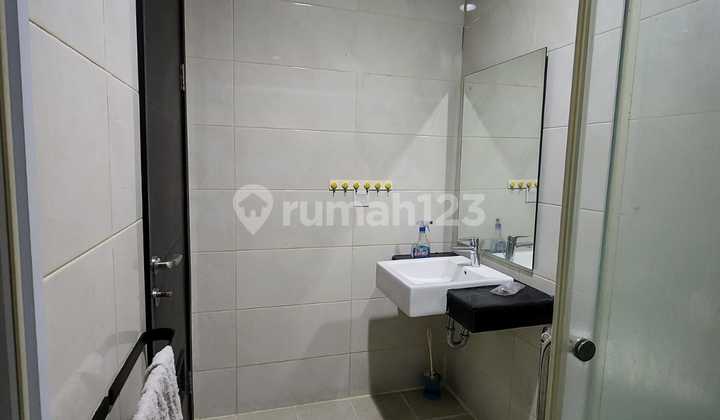 18 V Lk Dijual Rumah 2 Lantai di Green Village SHM 2