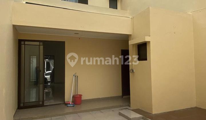 P For Rent House 6X21 Renovated Green Lake City Min. 2 Years