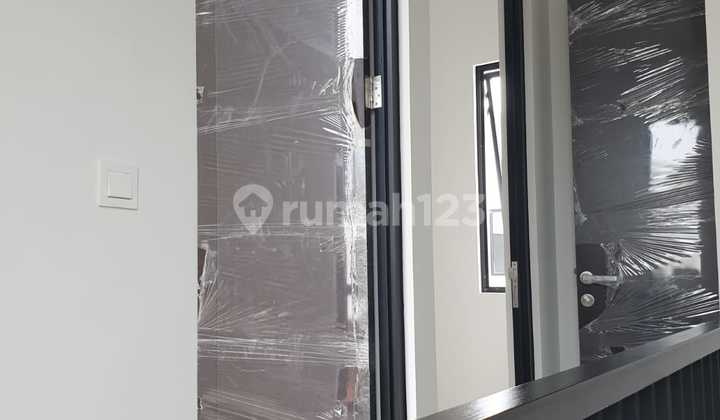 29 V Bt For Sale House in Citra Garden Puri with SHM