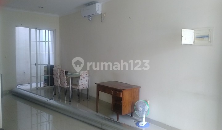 20 V Lk Disewakan Rumah di Green Lake City 2 Lantai 2