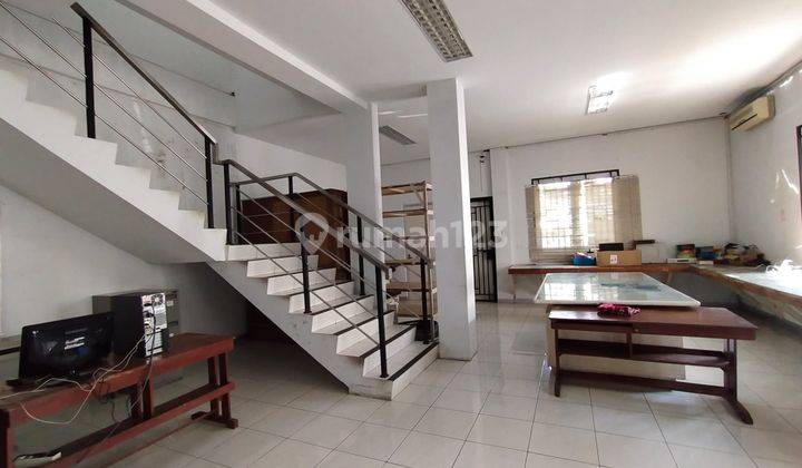 Rumah kantor tengah kota Semarang dekat tol dekat bandara siap pakai dijual di Graha Padma Semarang barat 11