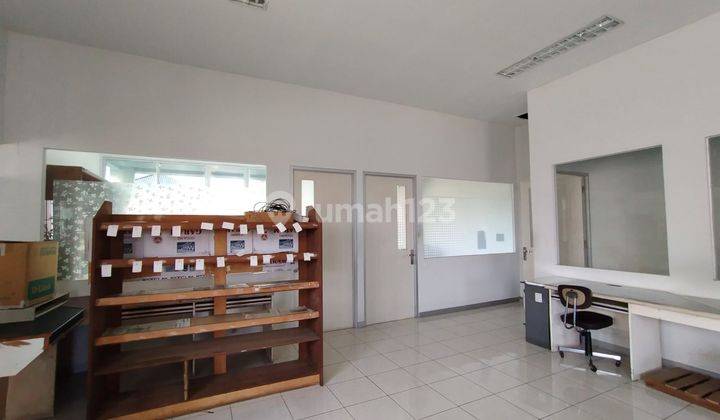 Rumah kantor tengah kota Semarang dekat tol dekat bandara siap pakai dijual di Graha Padma Semarang barat 12