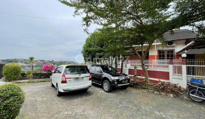 tampak depan rumah tengah kota semarang siap
