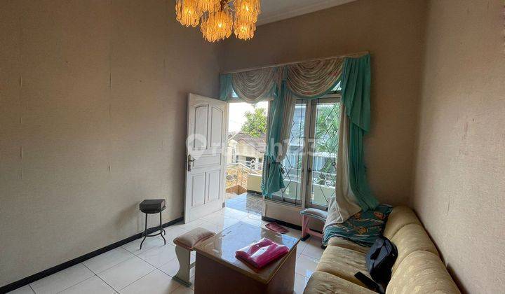 ruang tamu rumah tengah kota semarang perumahan