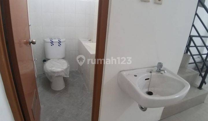 Ruko baru tengah kota Semarang strategis siap pakai dekat tol dijual di Slamet Riyadi Majapahit Gayamsari Semarang tengah 5