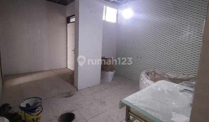 Rumah besar luas tengah kota Semarang siap pakai pusat kuliner dekat stasiun bandara disewakan di Taman Hasanudin Tanah mas Semarang utara 13