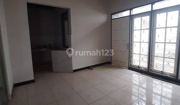 Rumah besar luas tengah kota Semarang siap pakai pusat kuliner dekat stasiun bandara disewakan di Taman Hasanudin Tanah mas Semarang utara 12