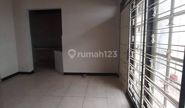 Rumah besar luas tengah kota Semarang siap pakai pusat kuliner dekat stasiun bandara disewakan di Taman Hasanudin Tanah mas Semarang utara 20